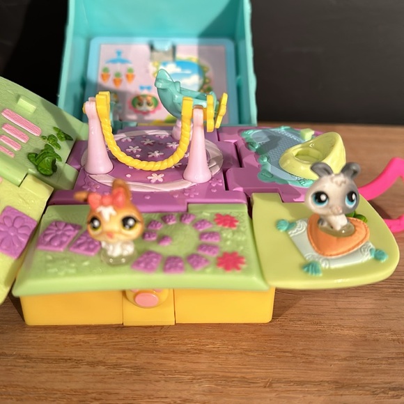 Mint littlest pet shop tiniest tiniest, pop-up bunny playset  - Picture 9 of 10